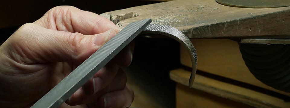 Photo d'un bracelet en train d'être fabriquer lors de l'atelier créer son bracelet.